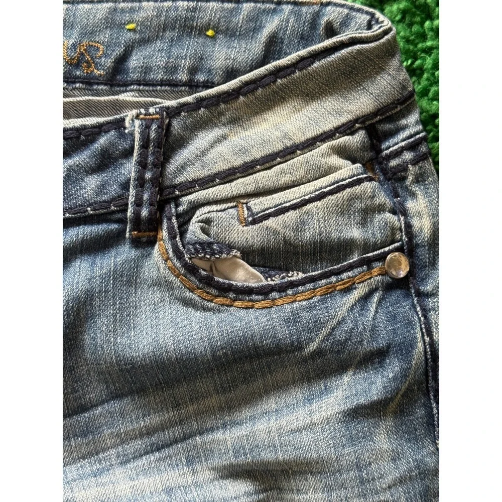 Almost Famous Junior Girls Distressed Blue Denim Jeans Rhinestone Pockets Size 5 - Picture 8 of 11